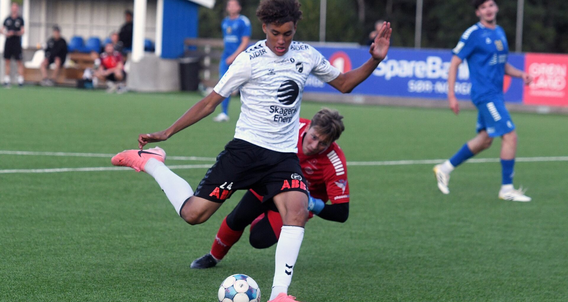 Sport, Fotball | Ser du hvem han ligner på? Her gjør Gabriel (15) som pappa
