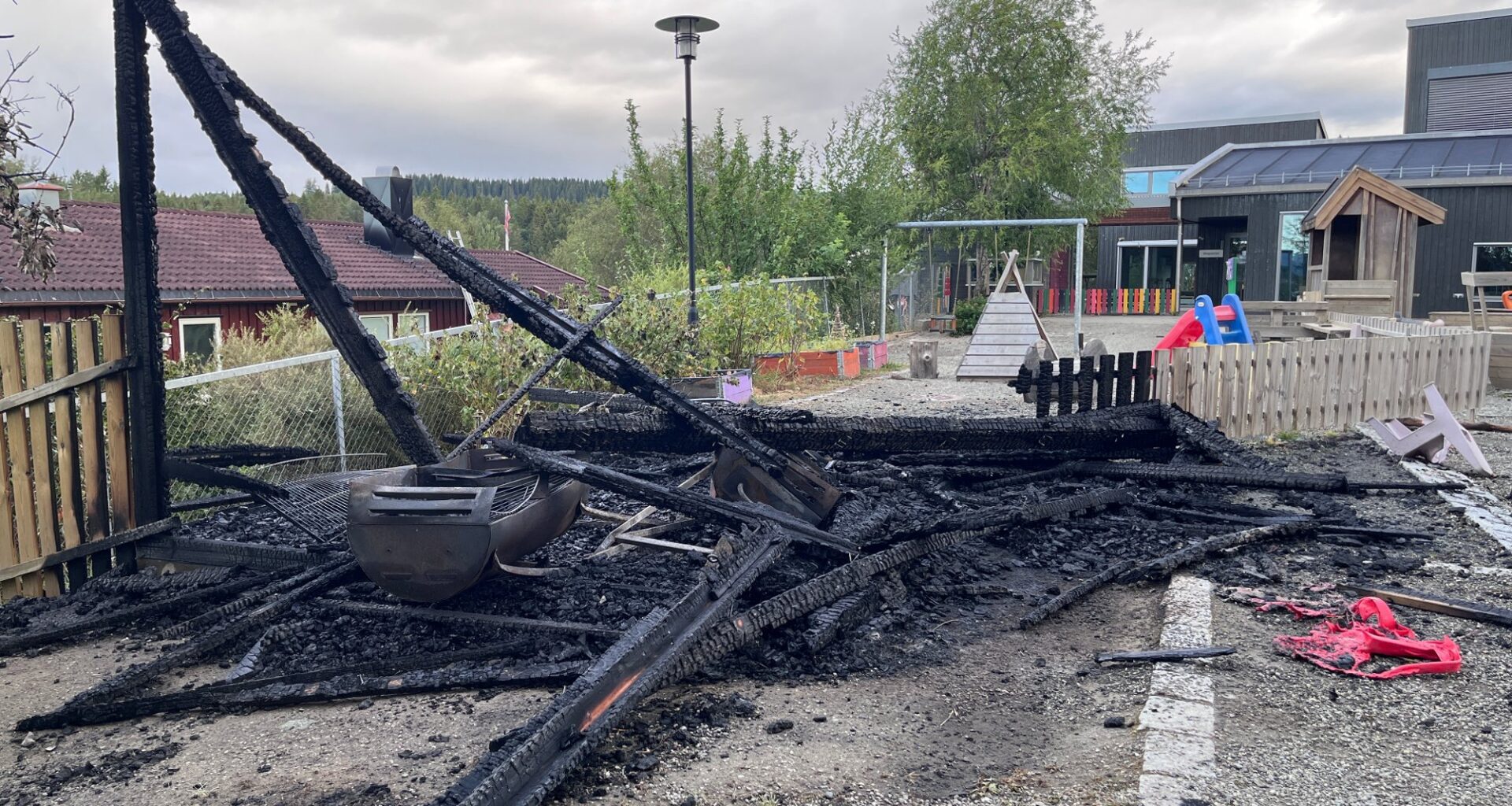 Politilogg, Politi | Brant ved barnehage: – Alt tyder på at brannen var påsatt