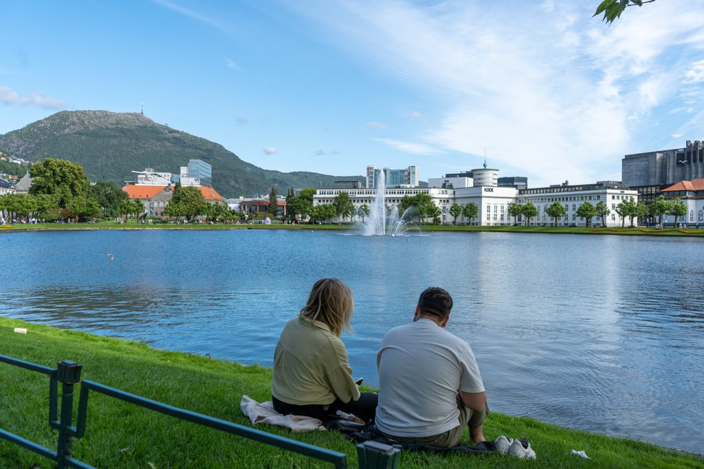 Vær, Meteorologisk institutt | Meteorologen melder om en sommerlig første skoleuke i Bergen