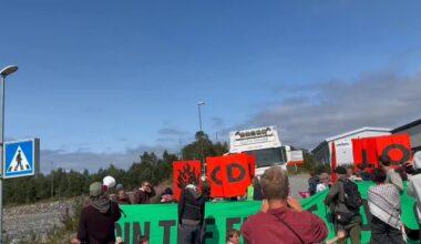 Nyheter, Mongstad | Her står sjåføren på fløyten mot demonstrantene
