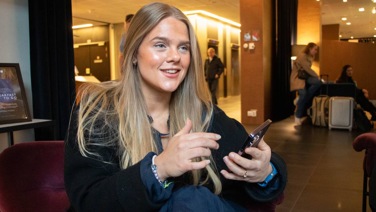 Ble kastet ut fra Dagsnytt 18 – nå tar Gyda Oddekalv av på TikTok – NRK Norge – Oversikt over nyheter fra ulike deler av landet