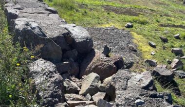 Anmelder hærverk på Slottsfjell-ruin