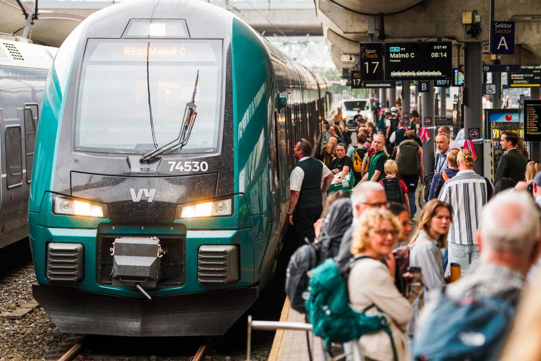 Jente besvimte på stappfullt tog: – Skammelig, sier vitne