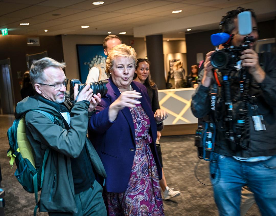 Erna Solberg taus før krisemøte