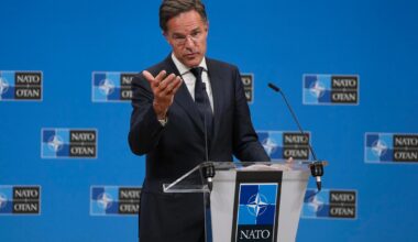 Natos generalsekretær Mark Rutte tøtter USAs president Donald Trumps uttalelse om at Nato-land kan skyte ned russiske luftfartøy i alliansens luftrom hvis nødvendig.
