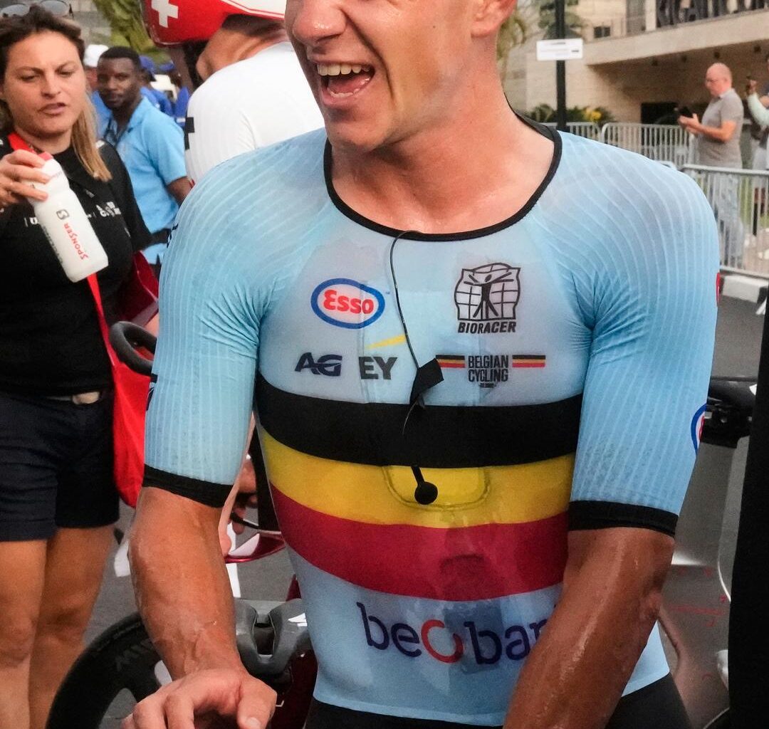 Remco Evenepoel forsvarte VM-tittelen i temposykling – Andreas Leknessund med sterk sjetteplass