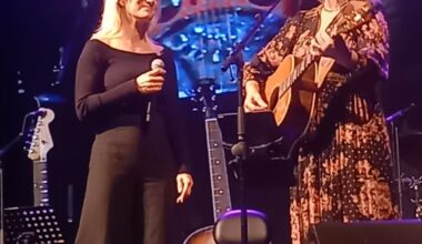 Kvinesdal, Sarons Dal Arena | Konsert med kvalitet og stemning i Sarons dal Arena
