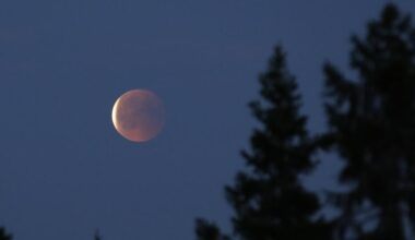 Spektakulær blodmåne søndag – synlig i hele Norge