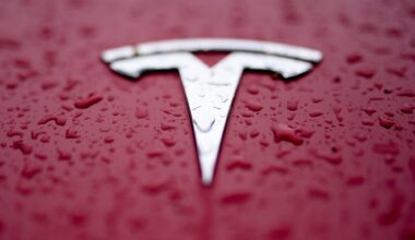 Økonomi og næringsliv, Bil | Tesla til topps: – Krisen er over