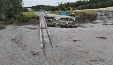 En mann er antatt omkommet i skredet sør for Levanger. Han var ansatt i ingeniørselskapet Niras og jobbet med geoteknisk rådgivning for Bane Nor.