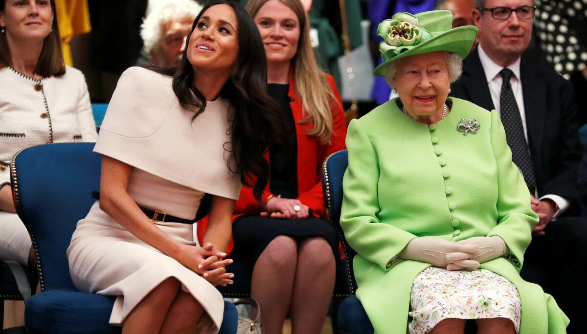 Meghan Markle kritiserer kongehusets strenge kleskoder