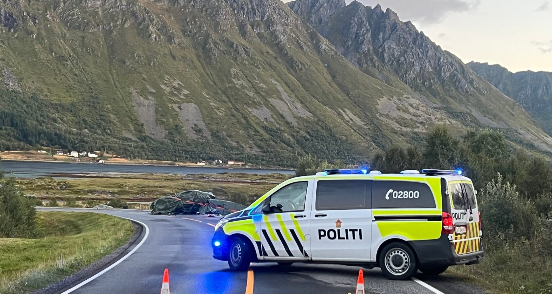 Blålys, Vågan | To omkom i trafikkulykke på E10