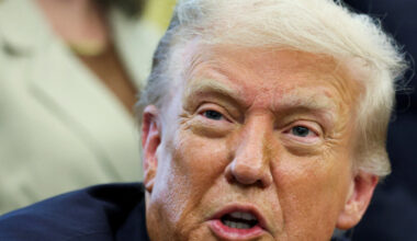 - Hører ikke på Trump