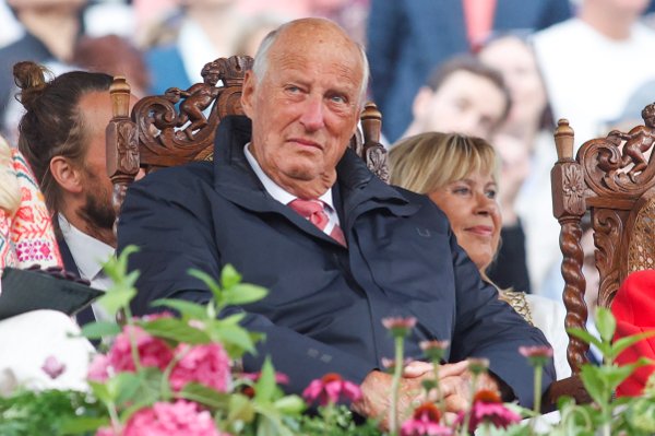 Bergen 20250826. 
Gamlehaugen i Bergen har vært kongelig offisiell residens i Bergen i hundre år. I anledning 100-årsjubileet inviterer kong Harald, dronning Sonja, kronprins Haakon og kronprinsesse Mette-Marit til stor feiring med bl.a. utekonsert.
Foto: Silje Katrine Robinson / NTB