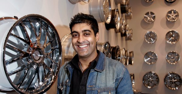 SKEDSMO 20061027:
Tommy Sharif.  Sharif's Dekksenter AS .
Foto: Bjørn Sigurdsøn / NTB .