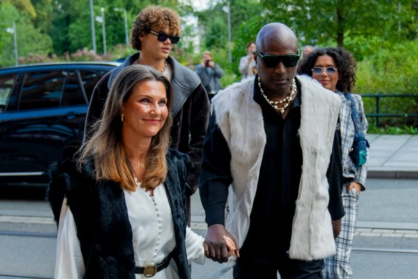 Oslo 20250916. 
Prinsesse Märtha Louise og Durek Verrett ankommer lanseringsfest for Netflix-dokumentaren «Rebel Royals: An Unlikely Love Story», som ble publisert tirsdag morgen.
Foto: Fredrik Varfjell / NTB