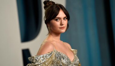 Netflix-stjerna Emilia Jones (23): - Elsker at det er blitt en greie