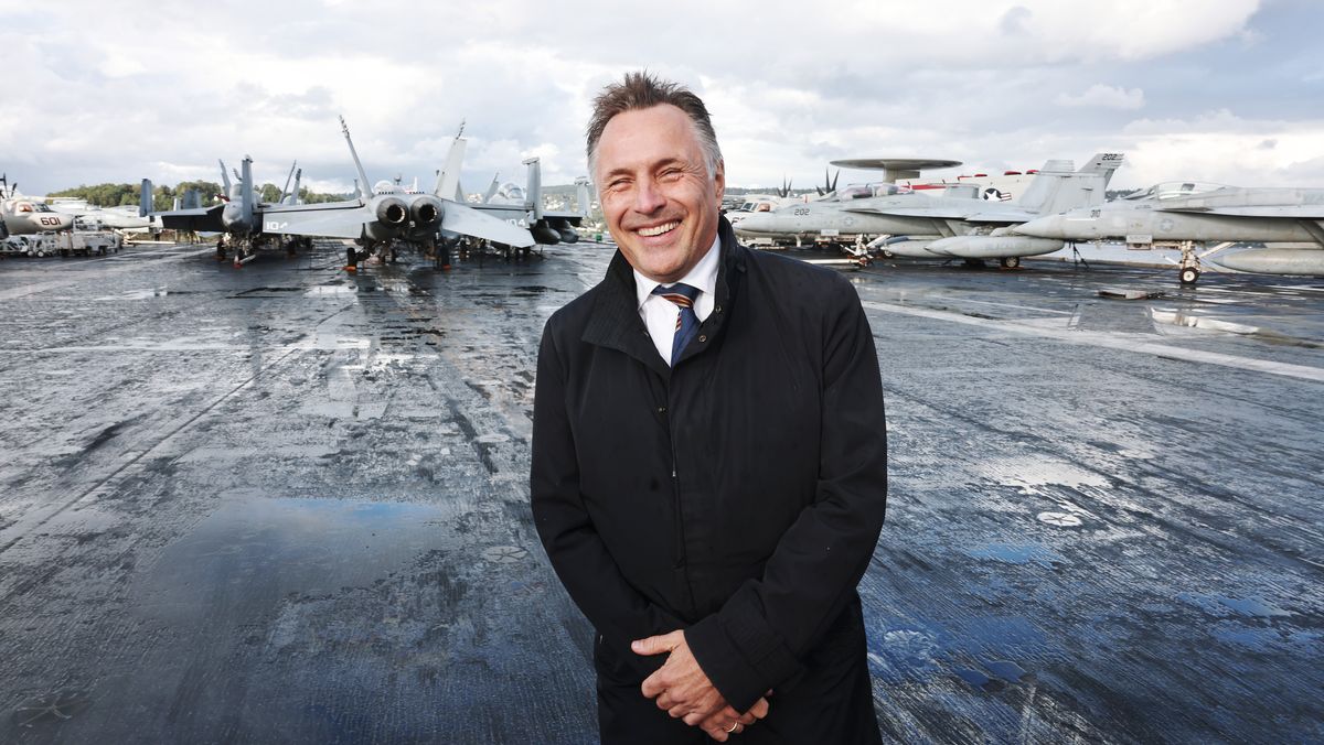 Forsvarsminister Tore O. Sandvik om bord på det amerikanske hangarskipet USS Gerald R Ford i Oslofjorden forrige uke.
