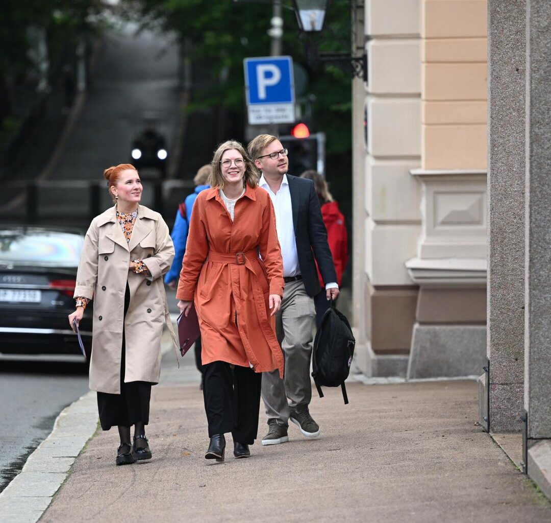 Rødt-leder Marie Sneve Martinussen møter Jonas Gahr Støre i Statsministerboligen
