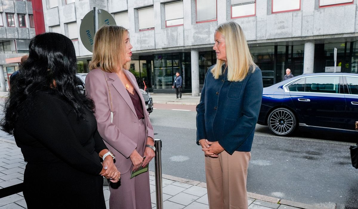 Kron­prin­sesse Mette-Marit tror det blir disku­sjo­ner på slot­tet om den nye filmen
