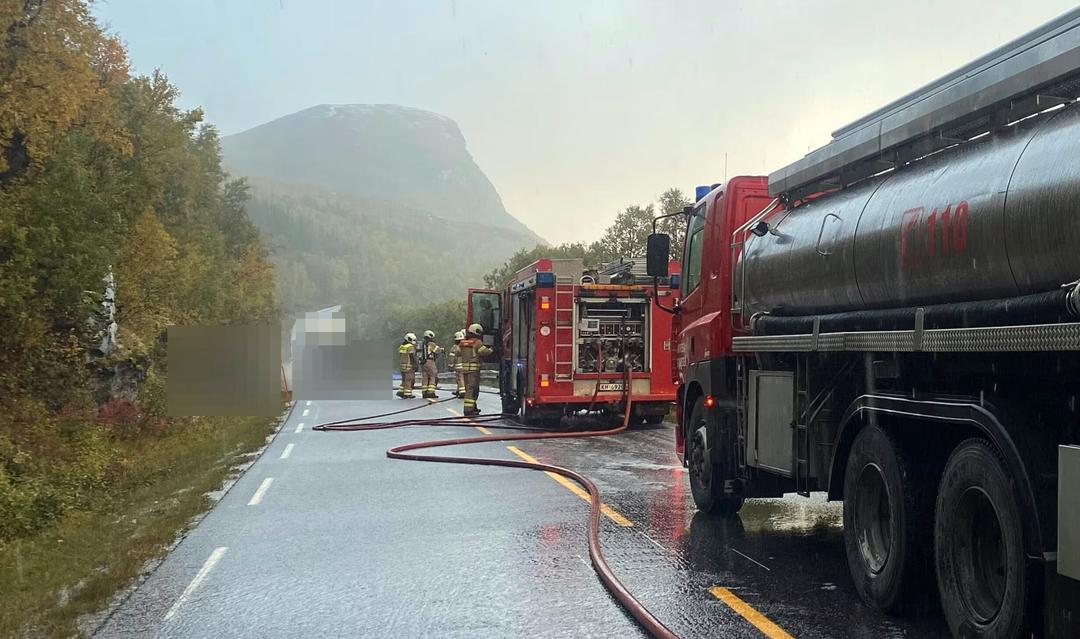To personer hentet av luftambulanse