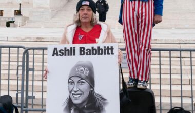 Holder militær seremoni for 6. januar-opprøreren Ashli Babbitt