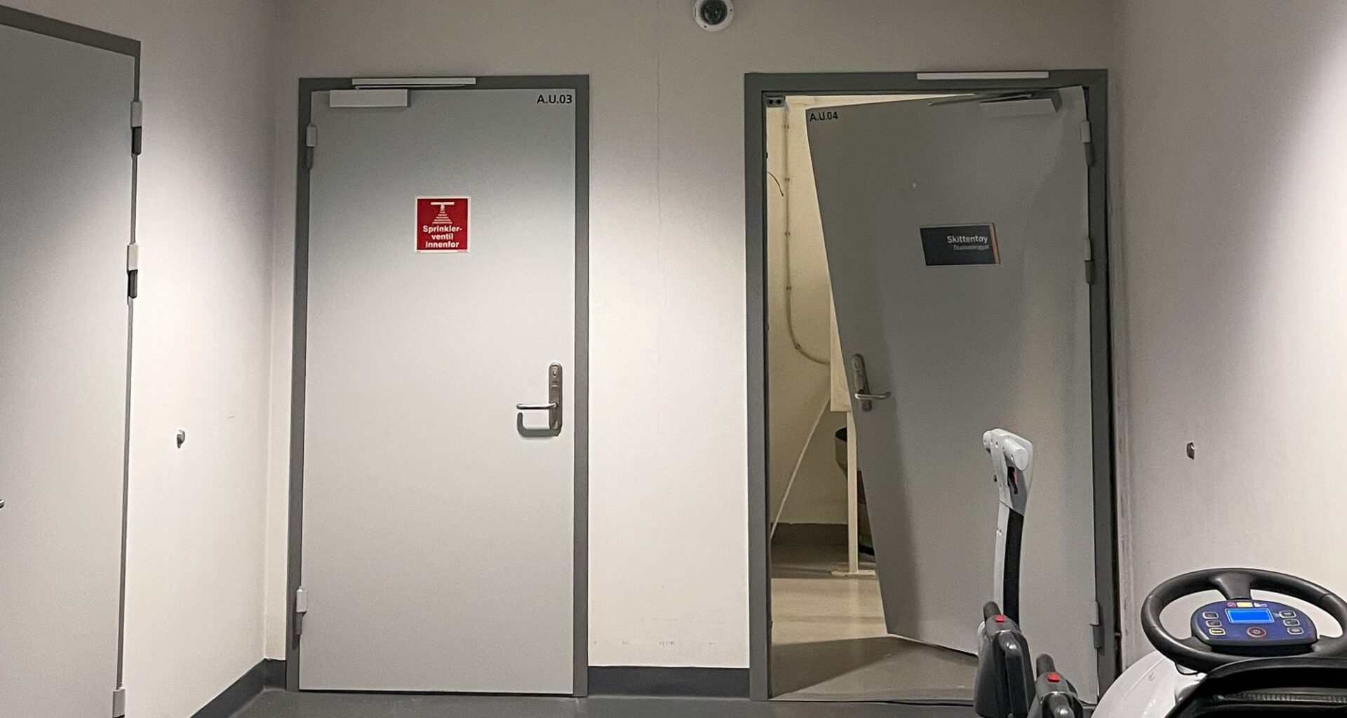 Otium, Tromsø kommune | Søppelanlegget på Otium stengt igjen – metalldør imploderte under testkjøring