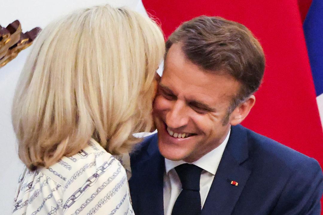Macron vil bevise at kona er kvinne i amerikansk rettssak