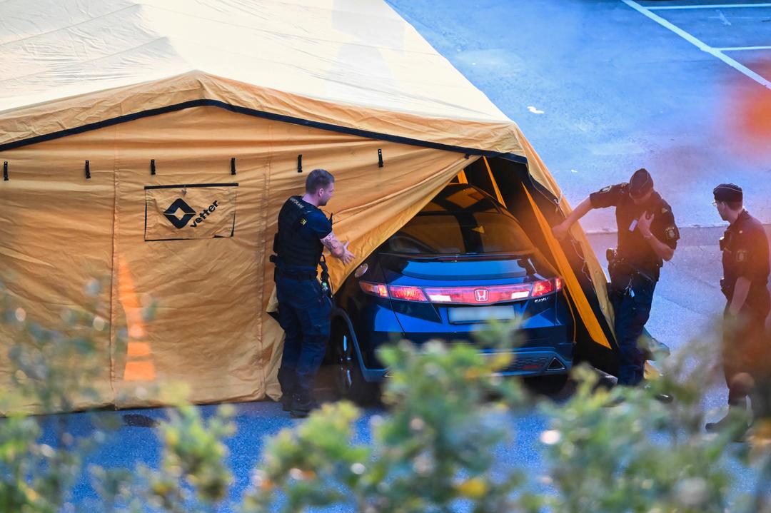 To personer skutt og drept i en bil