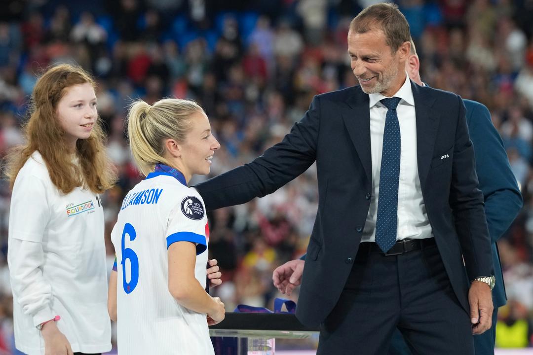 Uefa-presidenten fyrer løs mot politikere: – Nesten hysterisk reaksjon