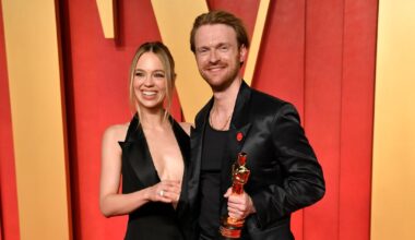 Billie Eilishs bror Finneas O’Connell forlovet seg med kjæresten Claudia Sulewski