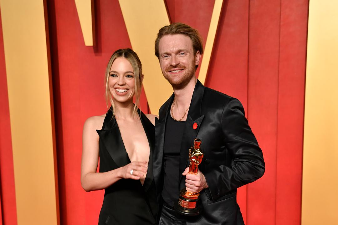 Billie Eilishs bror Finneas O’Connell forlovet seg med kjæresten Claudia Sulewski