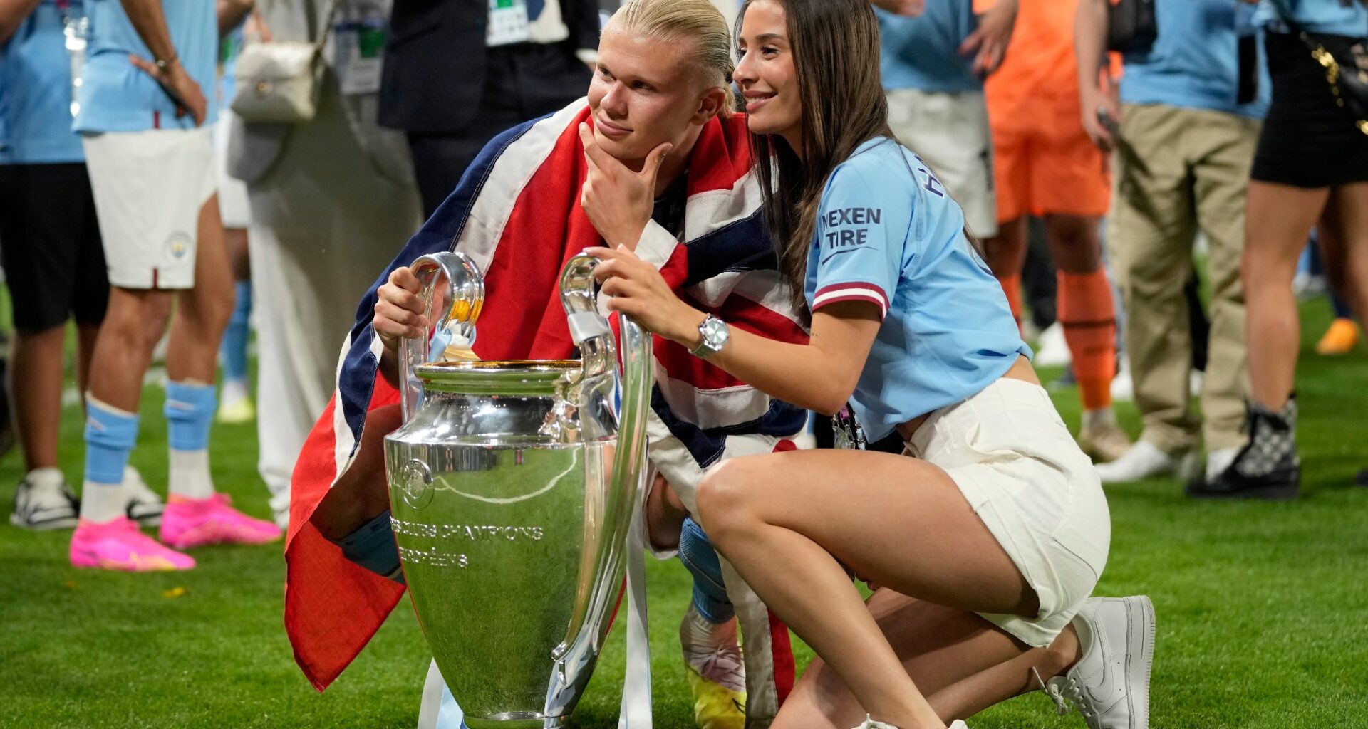 Sport, Fotball | Haaland avslører om kjæresten: – Det var hun som sjekket opp meg