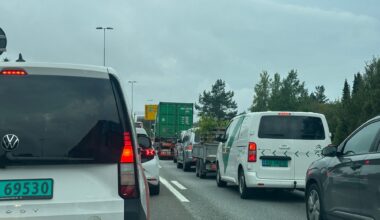 Trafikk og kollektiv, Oslo | Lange køer på vei ut av byen