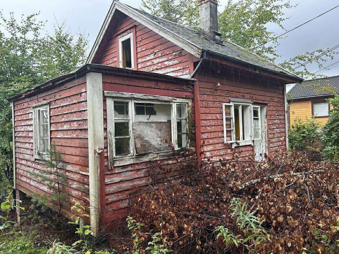 Brann, Utrykning | Brann i falleferdig hus: – Lek med lighter
