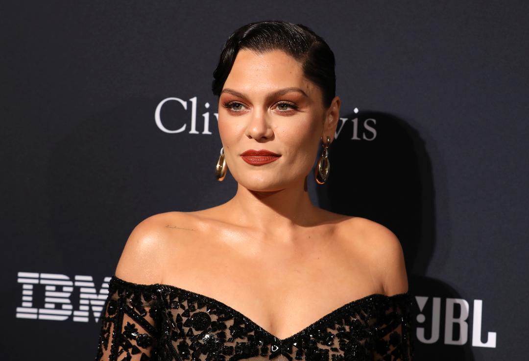Jessie J tilbake på scenen etter brystkreftoperasjon