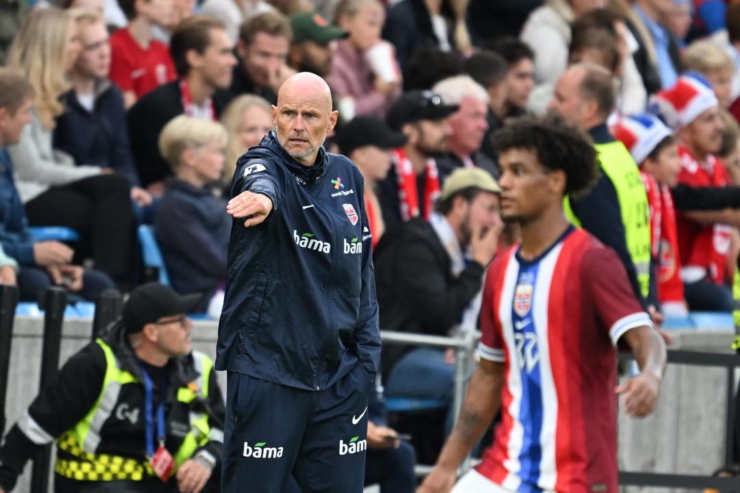 Ståle Solbakken mener Norge må jobbe med egne ballhentere