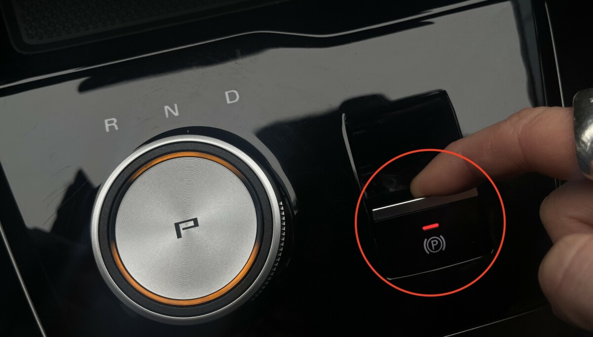 Parkeringsbremsen fungerer som nødbrems - erstatter håndbrekket