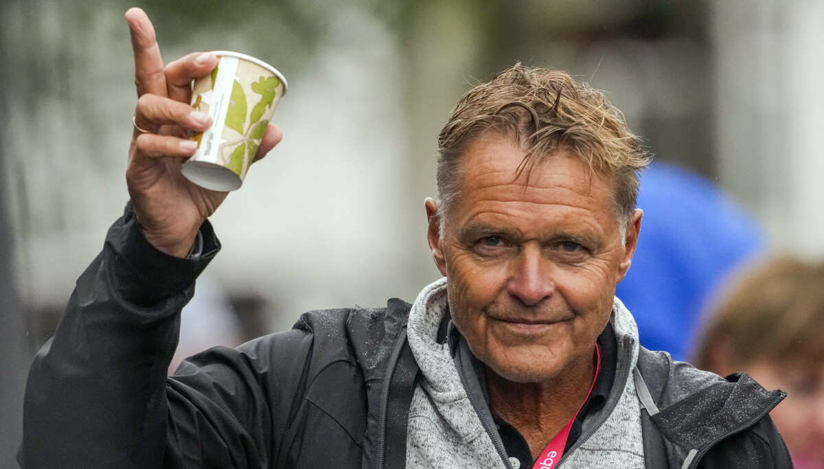 - Kan sverge med hånda på bibelen