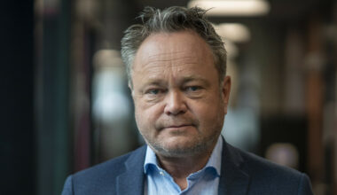 «Kokkeskolen»-aktuelle Fredrik Græsvik og komiker Zahid Ali kritiserte Durek Verrett, så ble de saksøkt. Nå svarer Græsvik