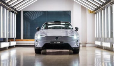 Byggingen av Volvo ES90 i gang