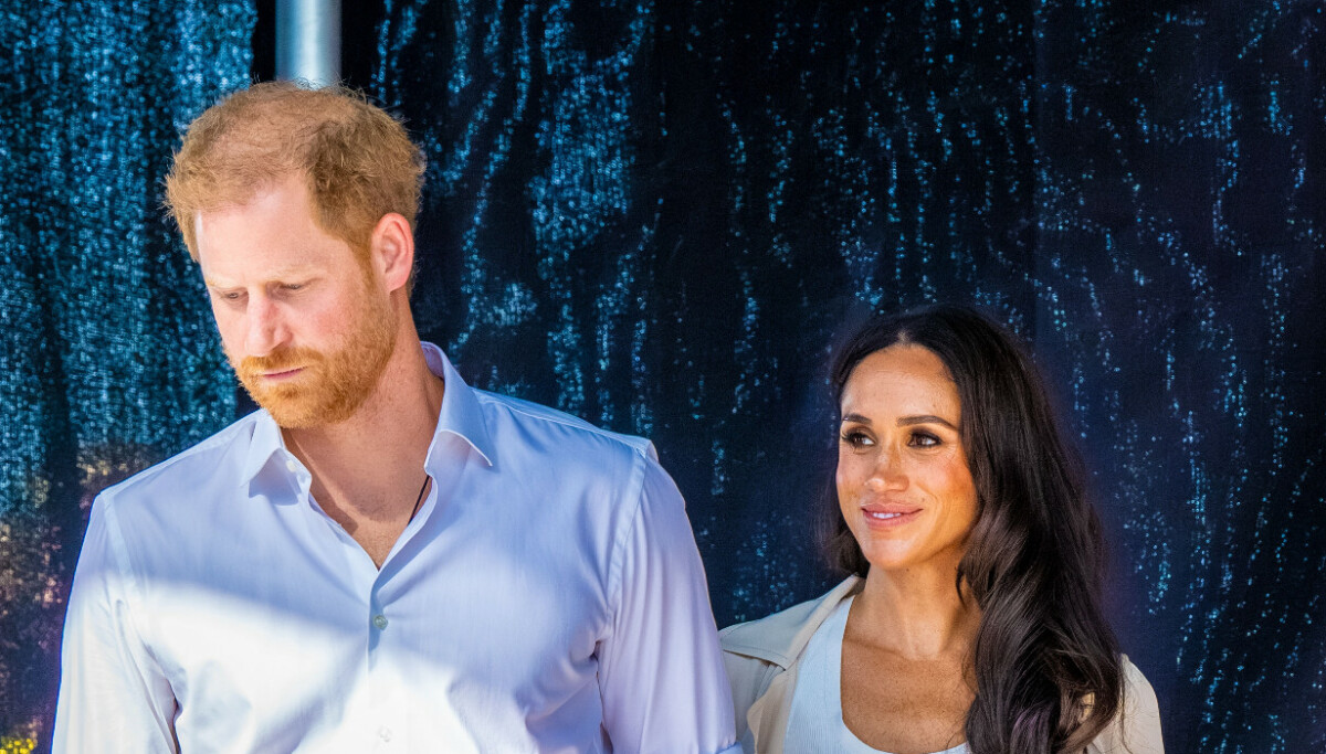 Jamaicas statsminister tatt på senga av prins Harry og hertuginne Meghan