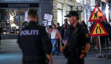 Demonstrerer ved Stortinget