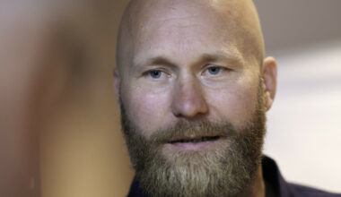 - Ute med rifla
