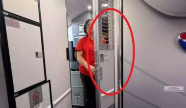 Flyselskapet installerer ny dør i alle nye fly