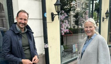 Hilde Dahlberg med corgien Ada møtte på kronprins Haakon og kronprinsesse Mette-Marit