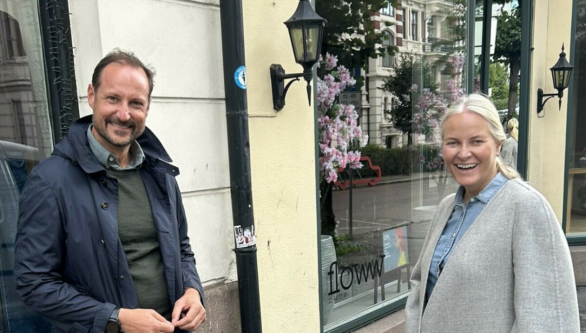 Hilde Dahlberg med corgien Ada møtte på kronprins Haakon og kronprinsesse Mette-Marit