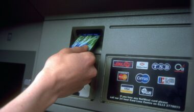 Kvinner lurer fulle menn i minibanken