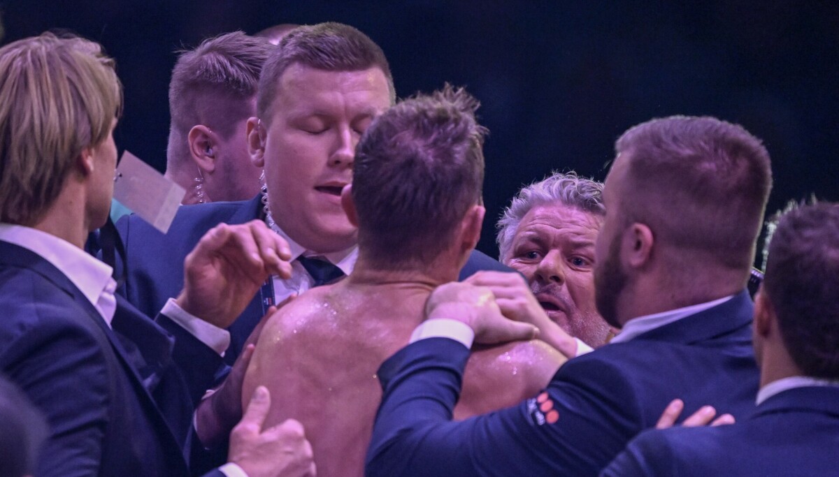 Raser: - Kom med ham! - Dagbladet