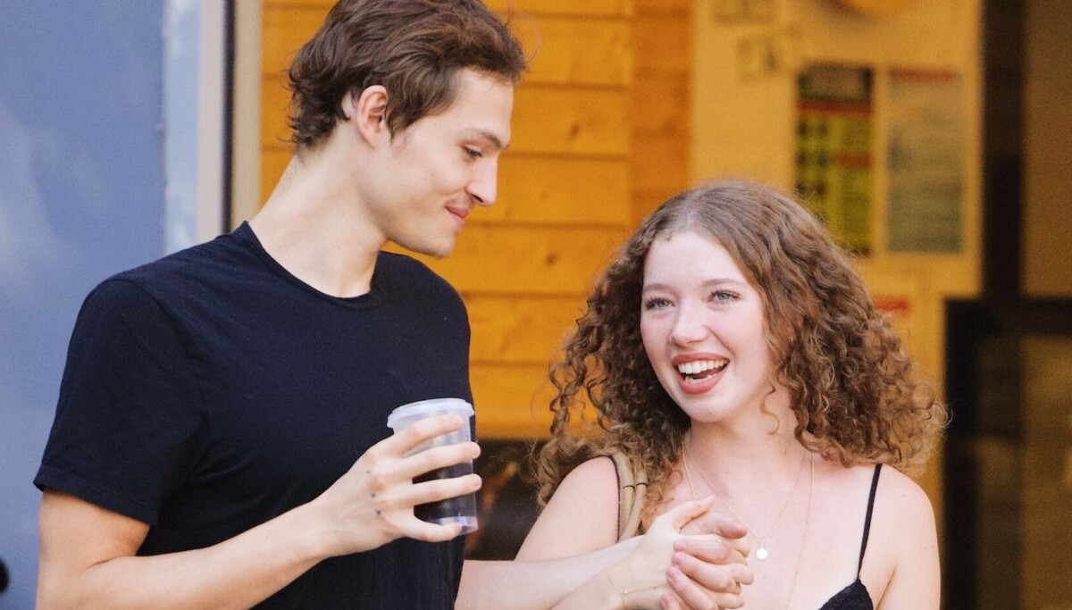 Mingus Reedus observert med ny flamme etter voldssiktelsen